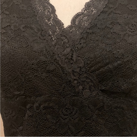 2/$25: Ann Taylor Lace V-Neck Top - Picture 5 of 8